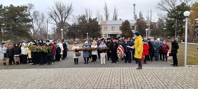 22 января у мемориала ВЕЧНО ЖИВЫМ прошел митинг, посвященный 80 годовщине освобождения города Сальска и Сальского района от немецко-фашистских захватчиков.